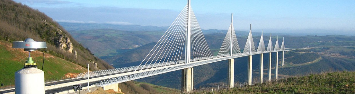 Métrologie géodésique Viaduc de Millau et son antenne de surveillance